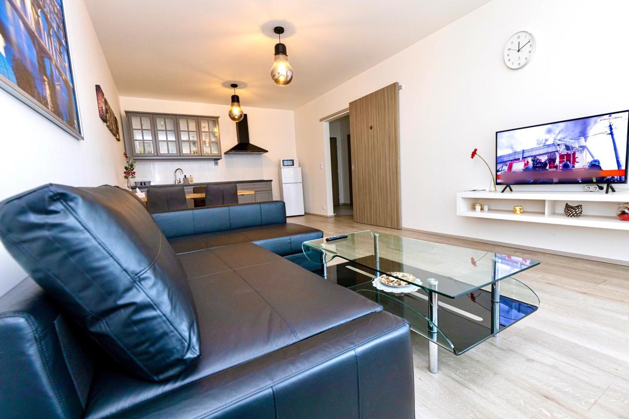 Modern Apartment • Garden • Near The City Center ปราก ภายนอก รูปภาพ