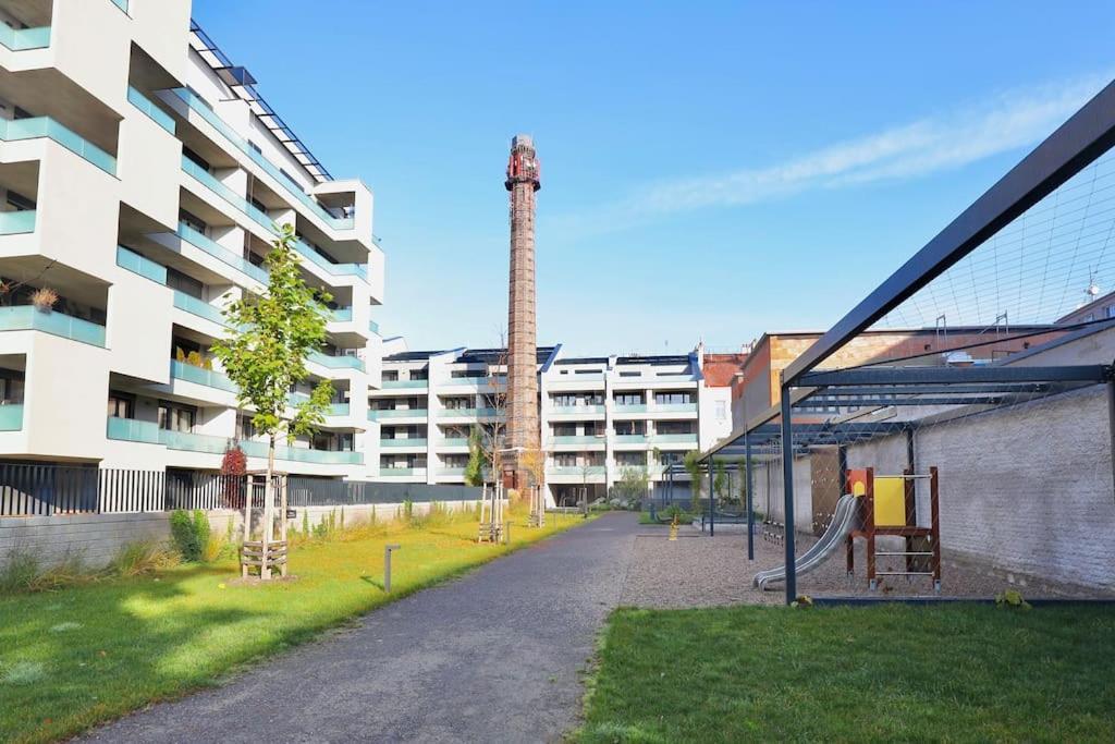 Modern Apartment • Garden • Near The City Center ปราก ภายนอก รูปภาพ