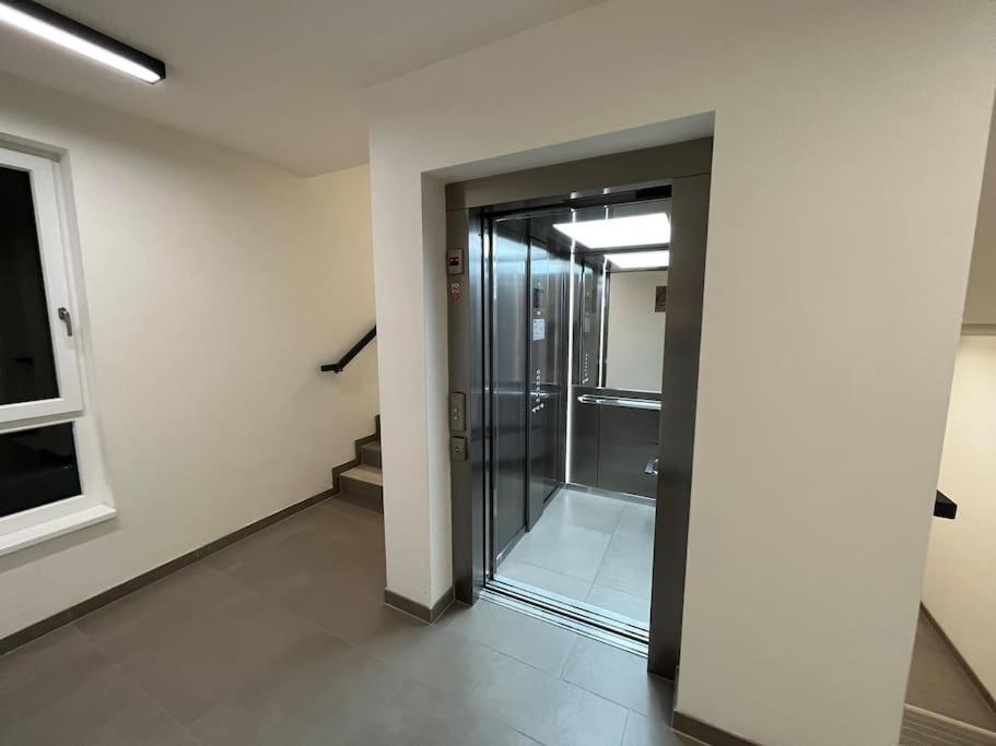 Modern Apartment • Garden • Near The City Center ปราก ภายนอก รูปภาพ
