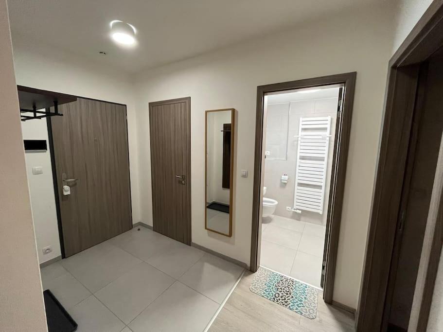 Modern Apartment • Garden • Near The City Center ปราก ภายนอก รูปภาพ